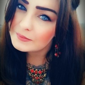 Meet your Posher, Angela